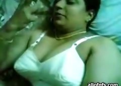 Fat Indian hoe with nasty figure masturbates on the bed