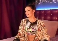 Russian amateur beauty posing in bed on solo webcam show