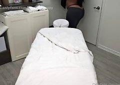 Jessicas High-Calorie Ebony Pounding in Massage Room
